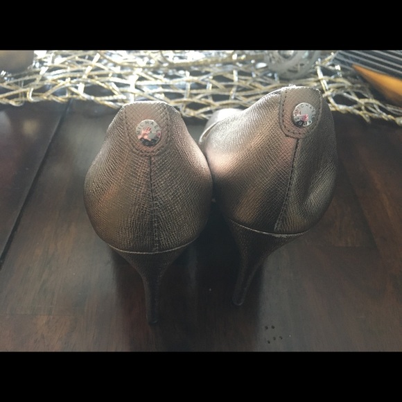 Micheal Kors Pump - Picture 3 of 3